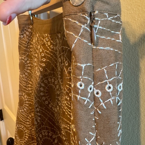 Edward Brown with Tan Embroidery Lined Midi Skirt Sz 10 - Picture 3 of 9